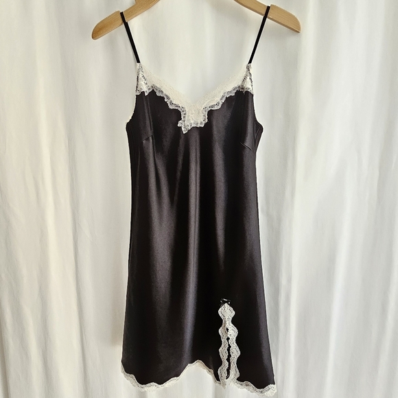 Victoria’s Secret Black & White Floral Lace Slip Dress - Picture 14 of 16